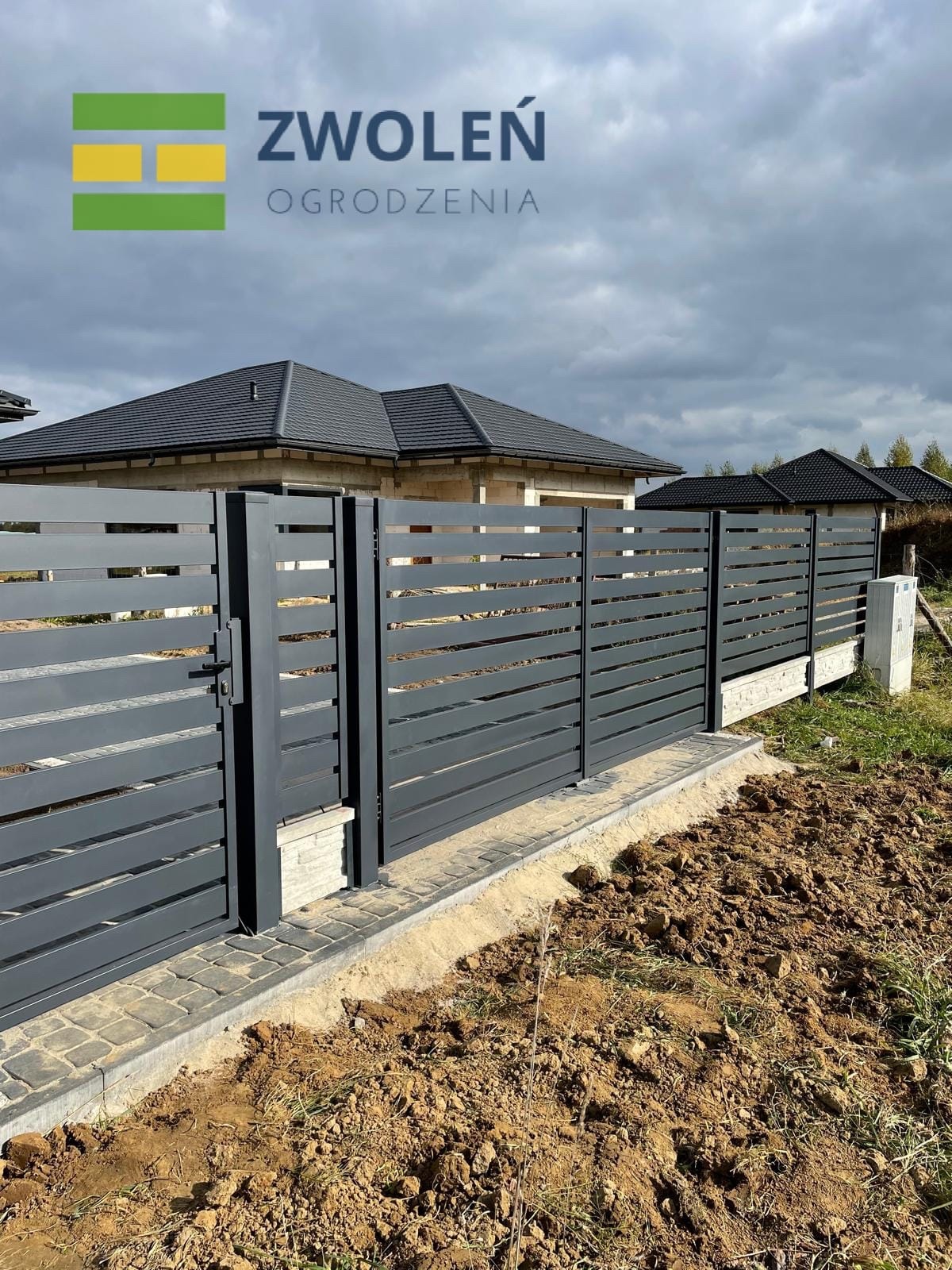 Na zamówienie klienta wykonujemy przęsła, bramy i furtki z kompleksowym montażem.